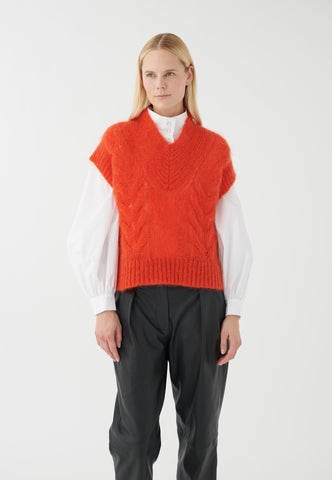 AUTUMN WINTER 24