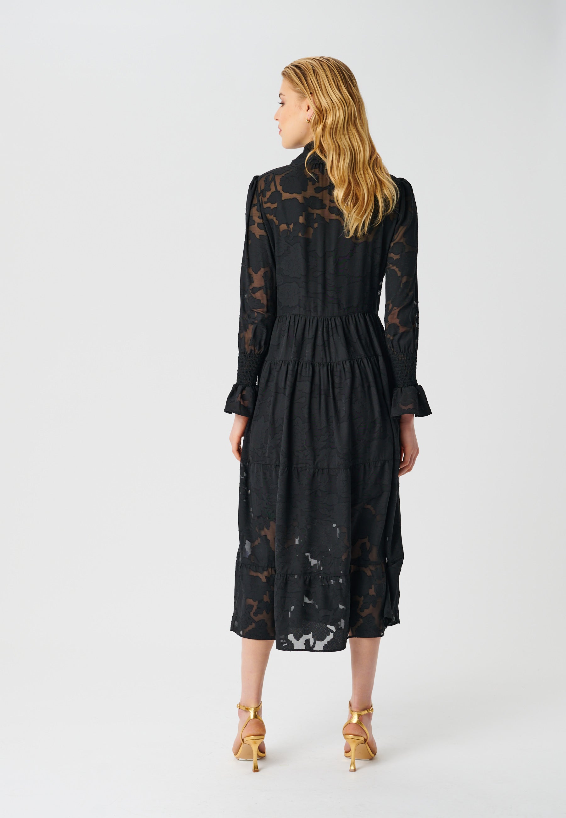 31-1022NS_1227_WOM_B