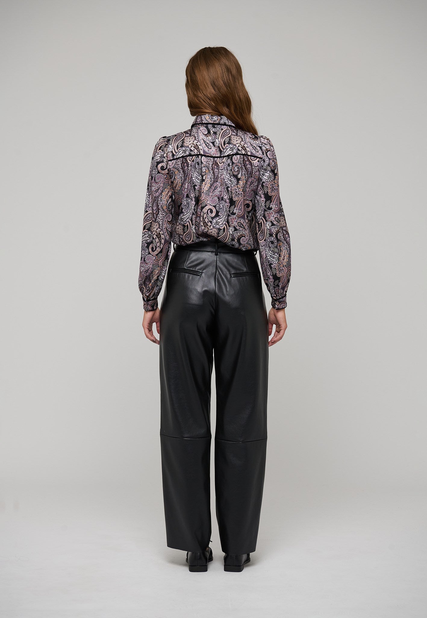 3890726 1000 B