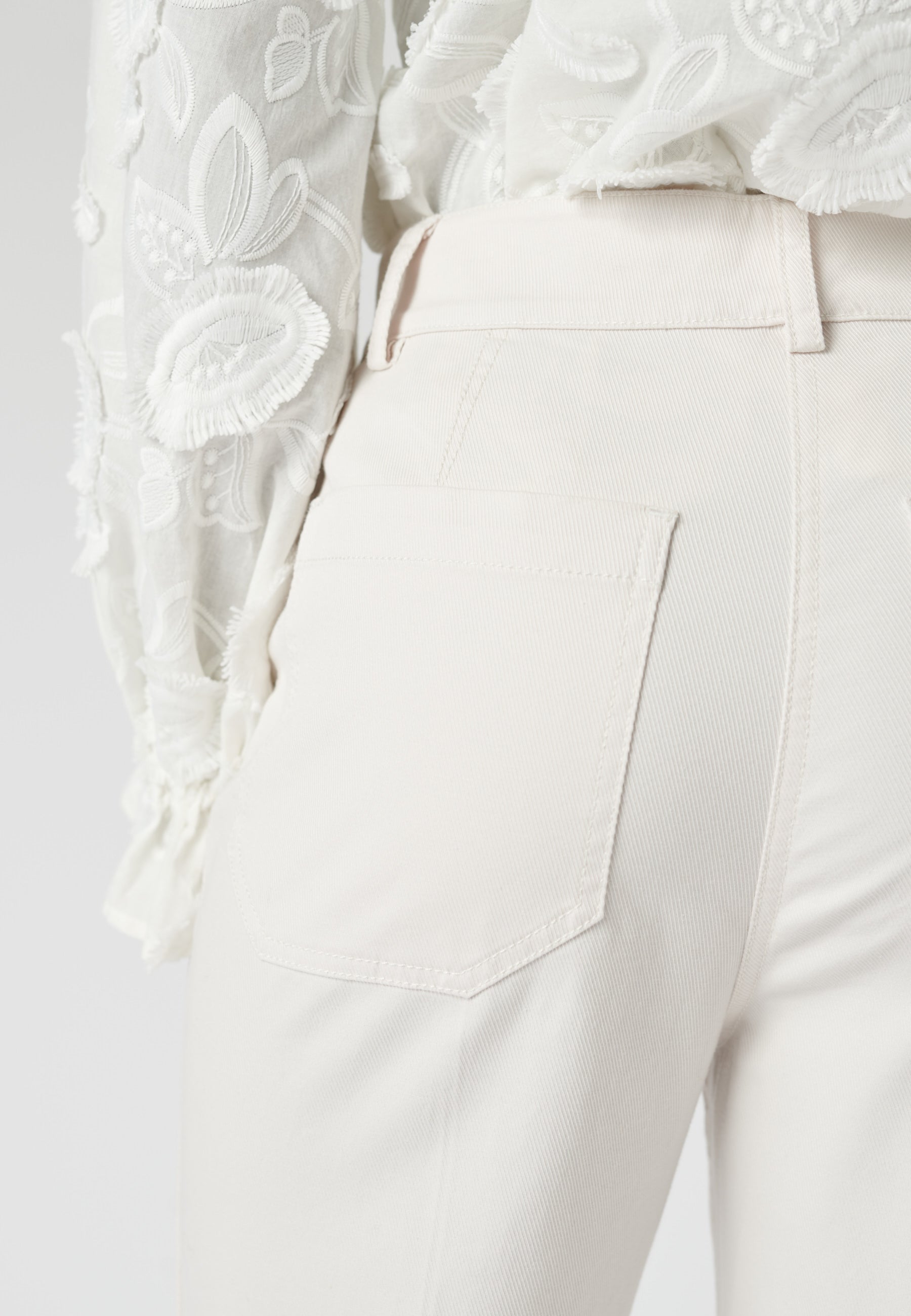 64-0123CO_1223_WOM_C