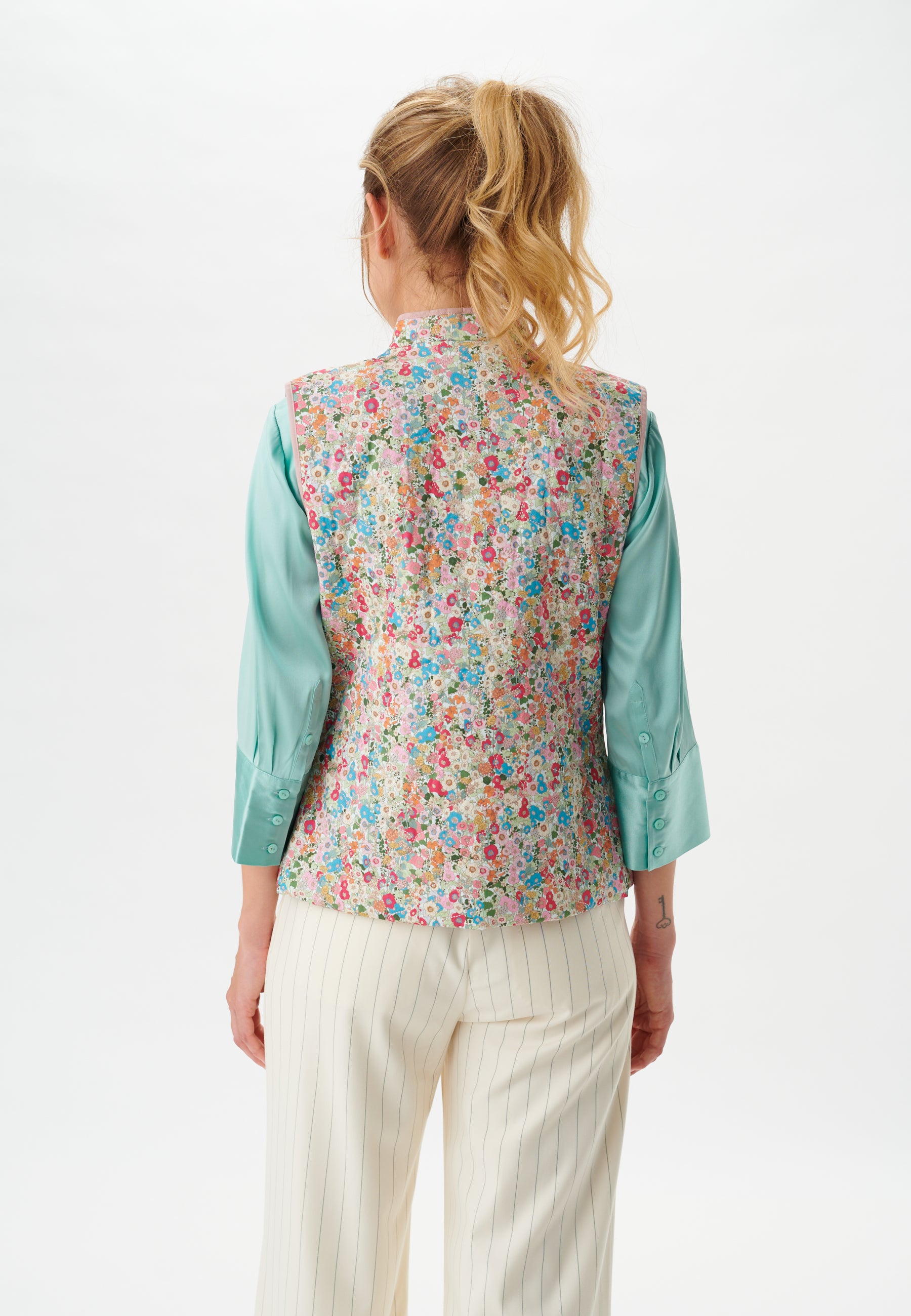 85-0122CO_5520_WOM_B